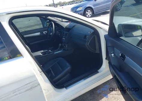 2010 Mercedes-Benz C 300 Luxury/Sport из США, поврежденный, VIN WDDGF5EB6AF431094